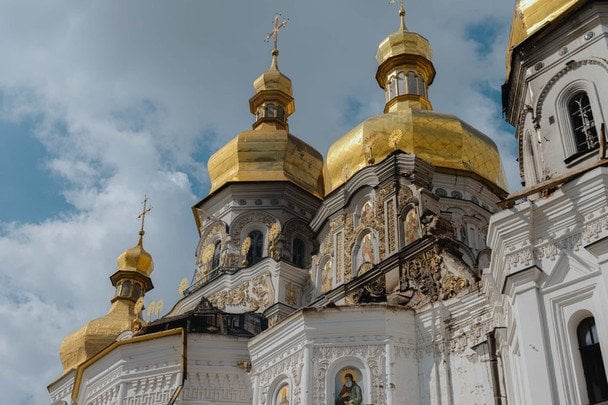 "Бог прийшов рятувати Лавру": реакція киян на дощ після атаки РФ