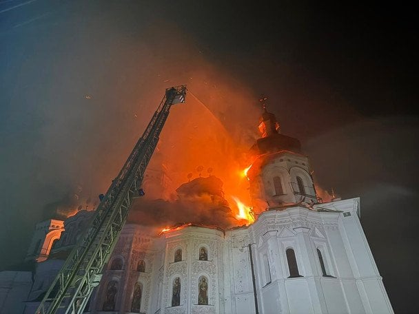 Один із найтяжчих злочинів проти світової спадщини: у Мінкульті відреагували на удар РФ по Лаврі (фото) Один із найтяжчих злочинів проти світової спадщини: у Мінкульті відреагували на удар РФ по Лаврі (фото)