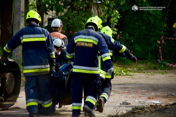 У Дніпрі завершилася рятувальна операція на місці ракетного удару: кількість жертв знову зросла