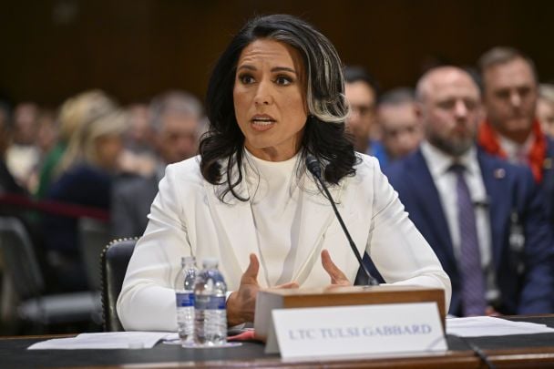 Голова розвідки США перед відставкою повторила наратив Кремля про «біолабораторії» в Україні