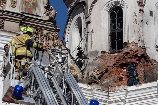 "Шахед" збив хрест із вежі та дивовижний порятунок унікального іконостасу: нові подробиці атаки на Києво-Печерську Лавру