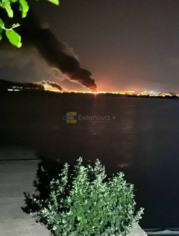 У Керчі після атаки дронів серйозно пошкоджено порт: з’явилися перші наслідки удару У Керчі після атаки дронів серйозно пошкоджено порт: з’явилися перші наслідки удару