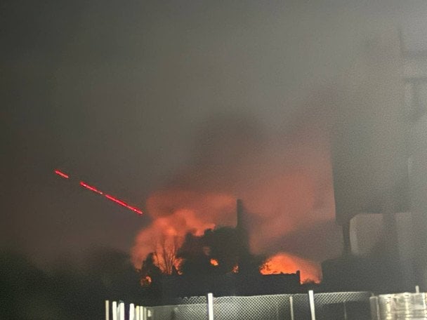 У Луганську після вибухів спалахнула масштабна пожежа: під ударом могла опинитися нафтобаза
