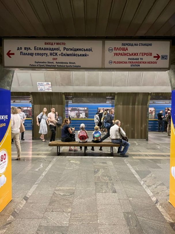 У Києві відновили роботу дві перкритих станції метро: що відбувалося