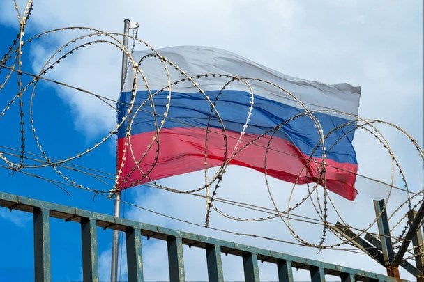 ЄС вперше продовжив санкції проти Росії на рік: рішення підтримали всі 27 лідерів