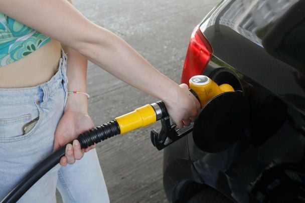 Ціни на бензин та автогаз впали: скільки коштує пальне 12 червня