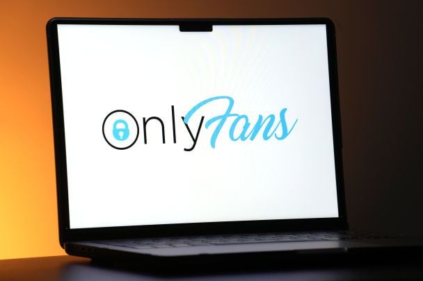 Священнику розповіли, що таке OnlyFans, і його реакція виявилася безцінною Священнику розповіли, що таке OnlyFans, і його реакція виявилася безцінною