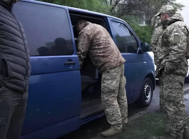 Помер із переломами ребер після відвідування ТЦК, а тіло віддали без розтину: Лубінець про новий скандал з мобілізацією