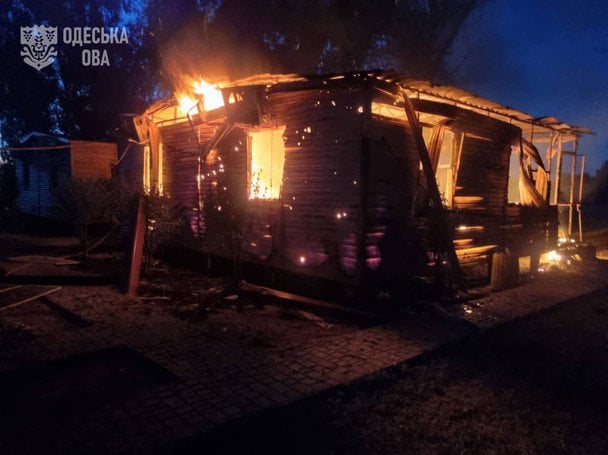 Українську область сколихнули вибухи: "приліт" по енергетиці і будинку