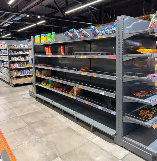 Порожні полиці: в популярній у українців мережі магазинів визнали дефіцит продуктів і побутової хімії (фото)
