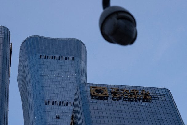 Літак врізався в один із найвищих хмарочосів світу: що відомо (фото)