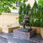 "Подякую Булгакову". Відомий нардеп прокоментував "срач" через демонтаж пам'ятника