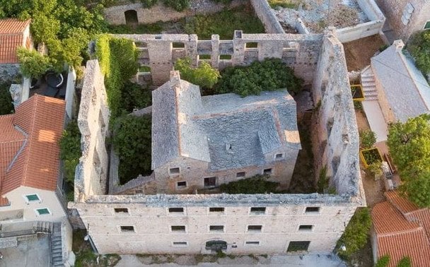 Будинок у будинку: загадкова споруда, яка приховує столітню легенду (фото)