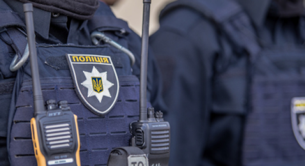 У Києві сталася сутичка поліції та натовпу людей — що відомо зараз (відео)