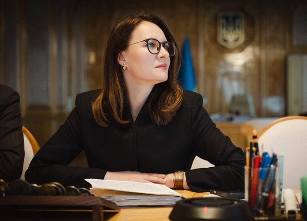 Кому підвищать зарплати в Україні: уряд уже виділив мільярди гривень