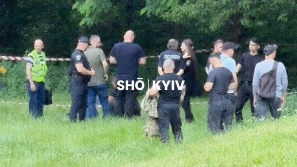 У парку Києва виявили тіло чоловіка: що відомо