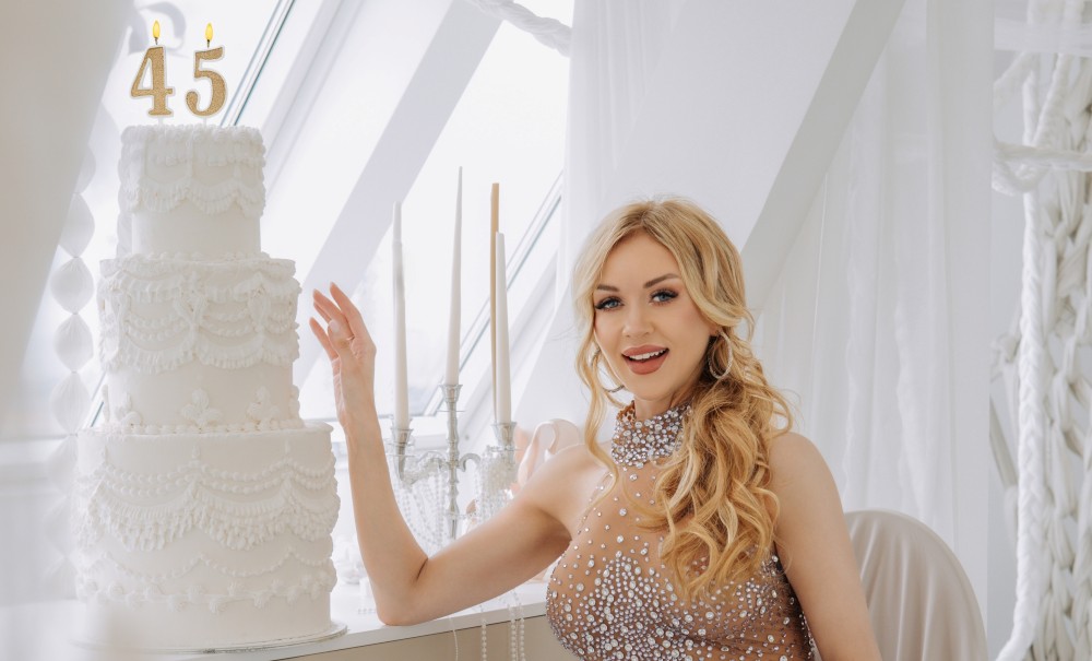 На 45-річчя та 25 років на сцені: Наталія Валевська презентувала пісню та кліп «З Ювілеєм» На 45-річчя та 25 років на сцені: Наталія Валевська презентувала пісню та кліп «З Ювілеєм»