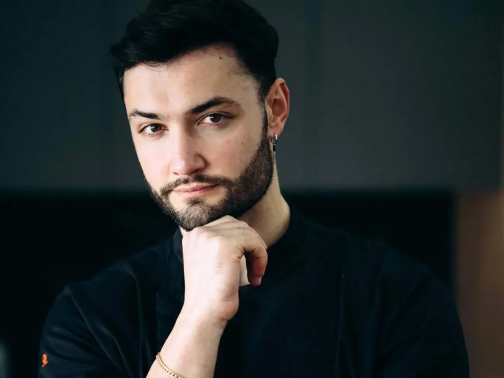 "Не засуджуєш – значить, такий самий". У мережі відписуються від блогера, який "аплодував" Мартиновській