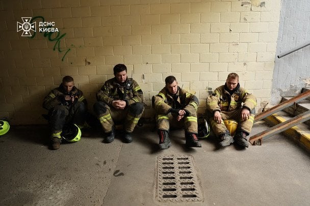 Російська атака на Київ: біля кінотеатру «Київська Русь» значні руйнування Російська атака на Київ: біля кінотеатру «Київська Русь» значні руйнування