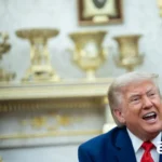 В Овальному кабінеті, який особисто прикрашає Трамп, з’явилося ще більше золота. Фото до і після