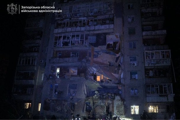 Росія вдарила по житловому будинку в Запоріжжі: Федоров показав фото наслідків атаки