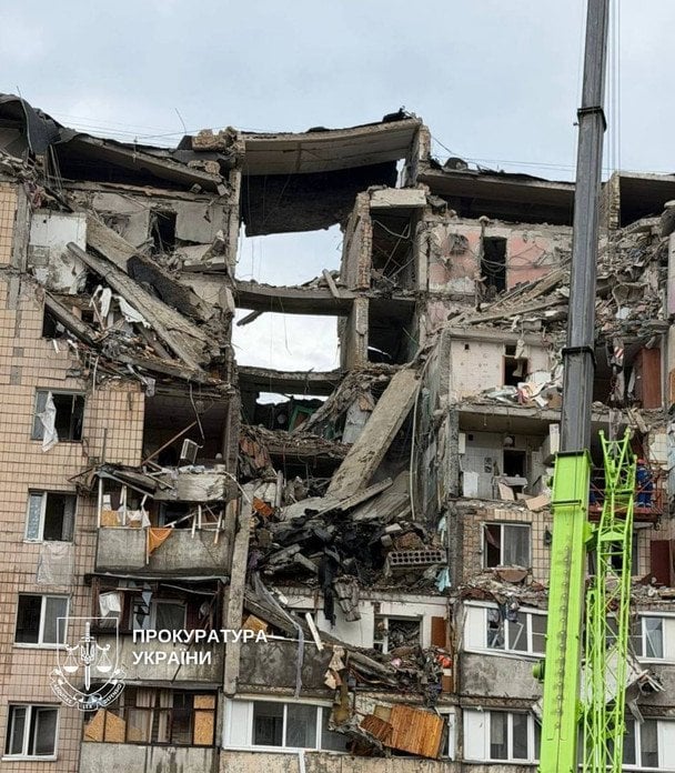 З-під завалів у Києві дістали тіла 12-річного хлопчика і його мами: моторошні деталі від влади