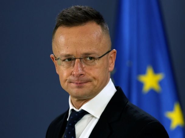 Сіярто раптово склав депутатський мандат: куди переходить працювати Сіярто раптово склав депутатський мандат: куди переходить працювати