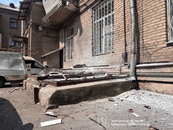 Окупанти влучили в будівлю ОВА — влада повідомила перші деталі