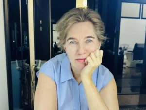 Голубовська: Я працювала санітаркою у гнійній хірургії. Мама влаштувала, щоб відрадити від медицини