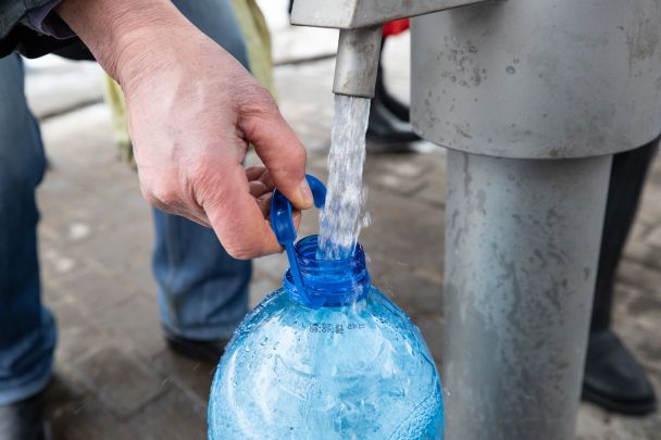 Чи можна пити воду з бюветів у Києві: фахівці дали чітку відповідь Чи можна пити воду з бюветів у Києві: фахівці дали чітку відповідь