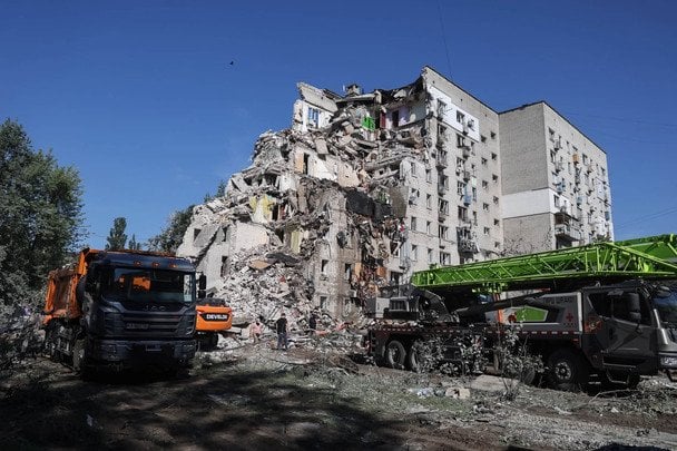Ракетний терор у Києві: під завалами знайшли багато загиблих, у місті згоріли склади та унікальна лабораторія