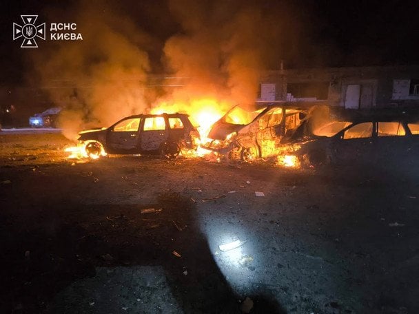 РФ вдарила по Києву: столицю охопили пожежі - подробиці (фото)
