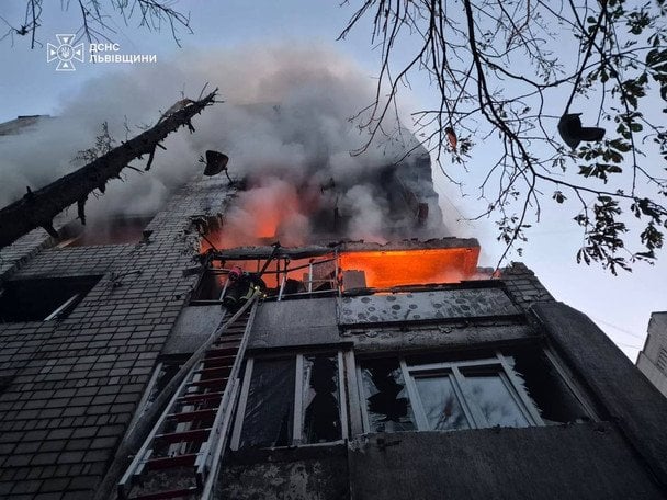 У Львові курсант першим кинувся рятувати людей після вибуху: з-під завалів витягли батька із сином