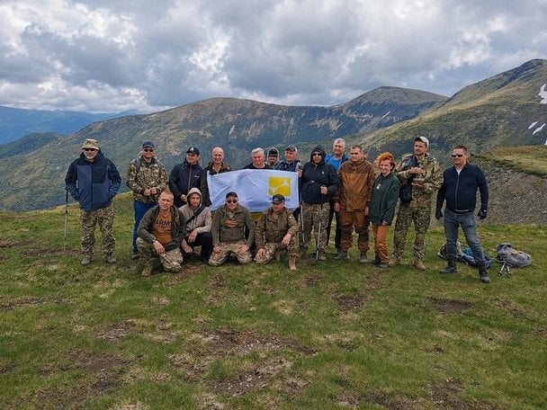 Реабілітація в Карпатах: Інтерпайп Пінчука організував для ветеранів відновлення в форматі пригод