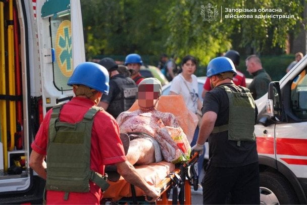 Росія вгатила по багатоповерхівці в обласному центрі: є жертви (фото)