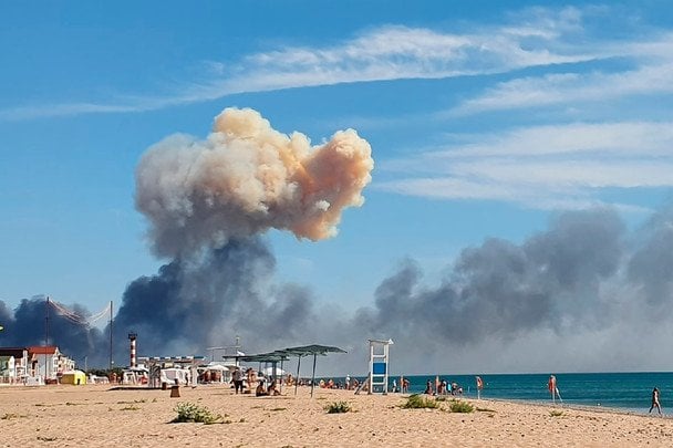 Крим здригається від потужних вибухів: в Алушті та Ялті зникло світло