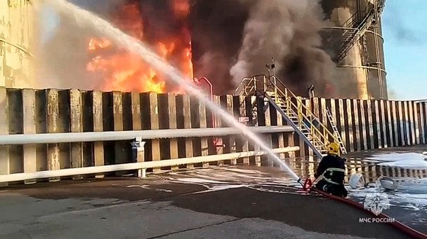 В Росії "прикурив" ще один НПЗ — де палає