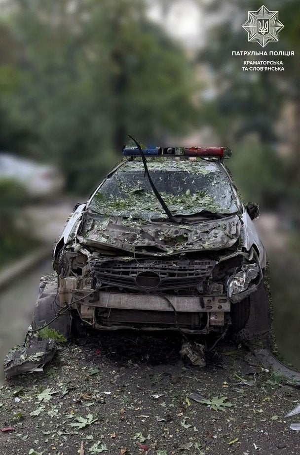 Патрульні встигли вибігти з авто перед ударом: у Краматорську є поранений