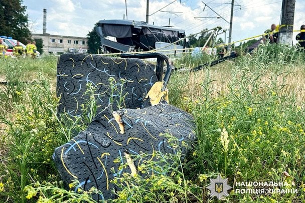 "Я проїхав, і маршрутку вдарило": спливли моторошні подробиці смертельної ДТП з потягом під Рівним (відео)