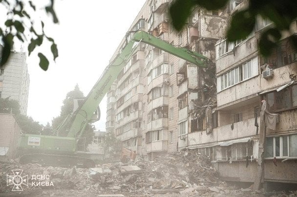 У Києві завершили розбирання завалів після атаки РФ: скільки людей загинуло