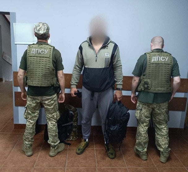 Хотів непомітно пробратися до України: прикордонники затримали чоловіка в Карпатах