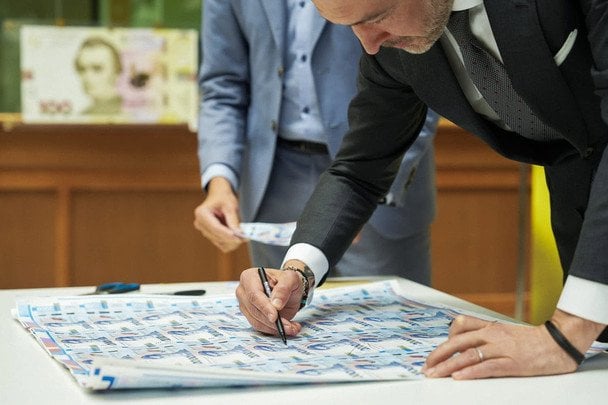 В Україні з’явиться нова банкнота 2000 гривень: Мережу розривають меми