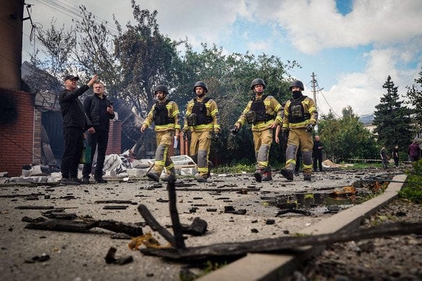 Удар по Вишневому знищив майже 5 вулиць: що відбувається на місці атаки (фото) Удар по Вишневому знищив майже 5 вулиць: що відбувається на місці атаки (фото)