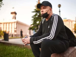 Данилко вперше з'явився без чорної маски на підборідді – його не впізнали. Фото