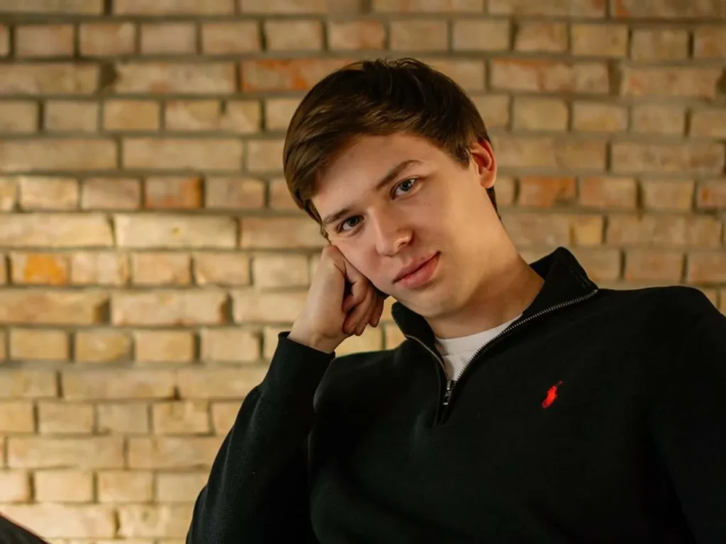 Блогер Лачен показав, якою була його мати-суддя в молодості. Фото Блогер Лачен показав, якою була його мати-суддя в молодості. Фото