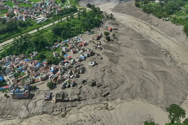 Катастрофічна повінь у Непалі: кількість жертв зросла, понад 1000 людей зникли безвісти Катастрофічна повінь у Непалі: кількість жертв зросла, понад 1000 людей зникли безвісти