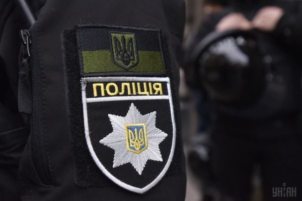 Мати бігла за автомобілем поліції: у Києві під час протесту на Теремках затримали дітей