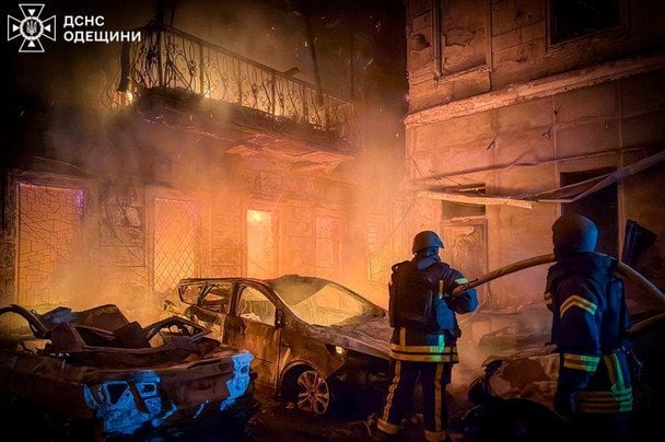 Усередині було 12 дітей: росіяни вдарили по автобусу на Одещині — що відомо про наслідки (фото)
