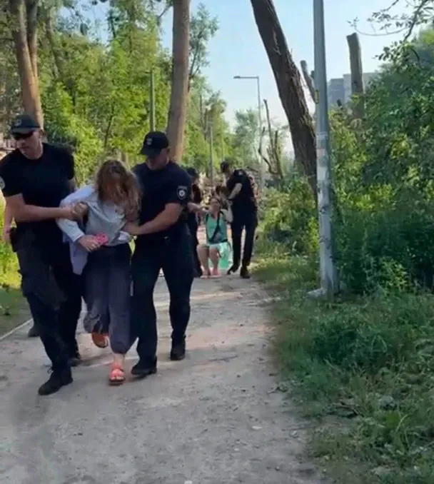 Захистити парк чи не замерзнути взимку: у Києві через протести зупинили зведення тепломережі