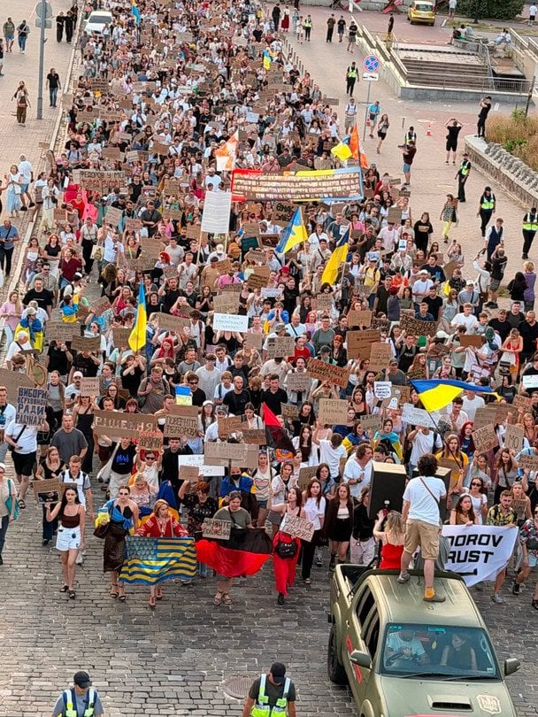 У Києві відновилися масові мітинги за повернення Федорова в Міноборони (відео)